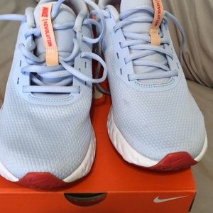 Ladies 8 1/2 Nike sneaker